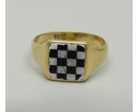 An 18ct gold and enamel ring, 4.5g, L 