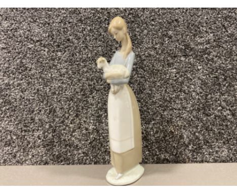 Lladro 4505 Girl holding lamb in good condition