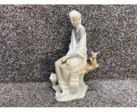 Lladro 4576 Shepherdess in good condition