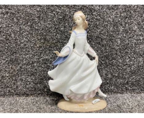 Lladro 4828 Cinderella in good condition with original box