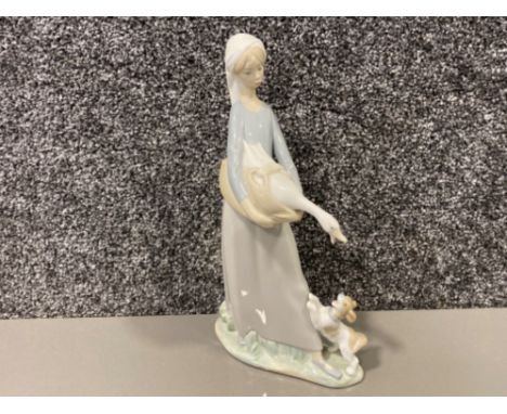 Lladro 4866 Girl with goose and dog in good condition