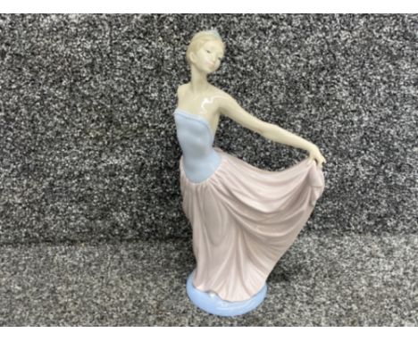 Lladro 5050vdancer in good condition with original box