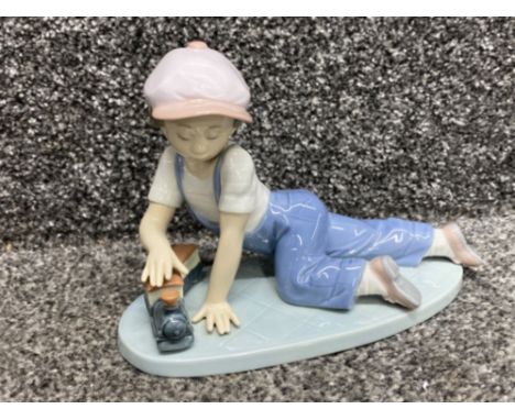 Lladro 7619 all aboard in good condition with original box