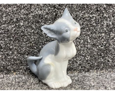 Lladro 5113 Cat in good condition with original box