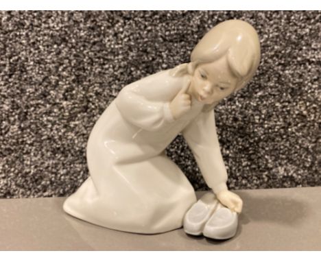 Lladro 4523 little girl with slippers