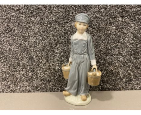 Lladro 4811 Dutch boy with pails in good condition
