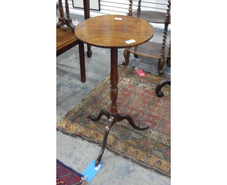 George III mahogany lamp table with circular top over turned stem and tripod base, 35cm diameter 