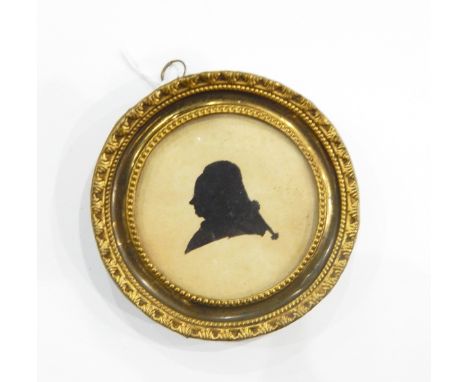 Late 18th/early 19th century silhouette portrait of a gentleman's head and shoulders, circular, 6.5cm diameter 