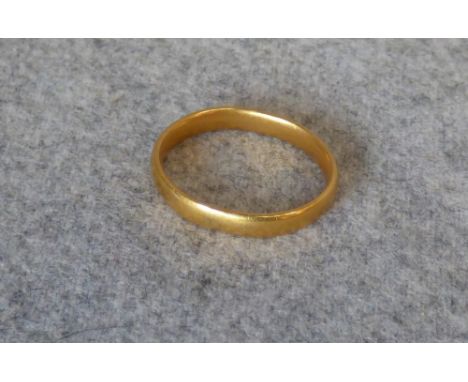 A 22 carat gold wedding ring, 4.8g gross