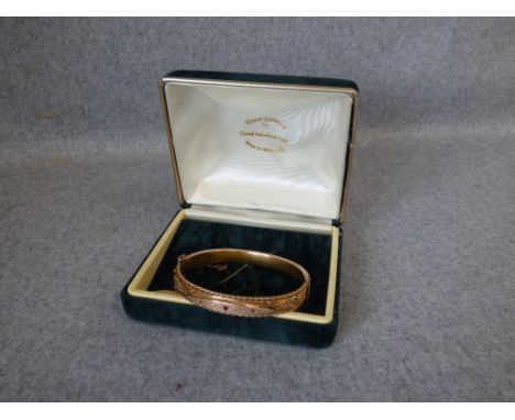 Late Victorian 9 carat gold gem set hinged bangle, Chester 1899, set with alternating red stones and rose cut diamonds, 9 mm 