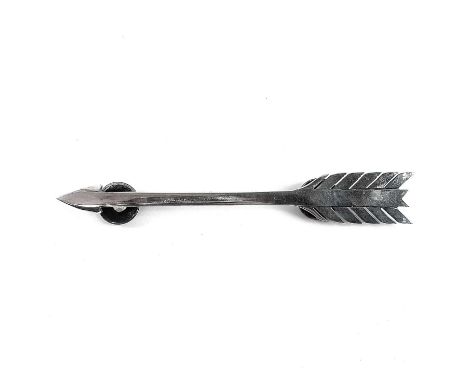 An unusual early Victorian silver regimental arrow fitment, London 1848, length 13cm, weight overall 34.3g.