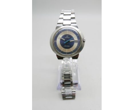 A gentleman's Omega Dynamic wristwatch with sweep second hand and date aperture, (bracelet needs attention) 