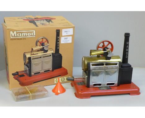 A Mamod Steam Engine SP2 in original box 