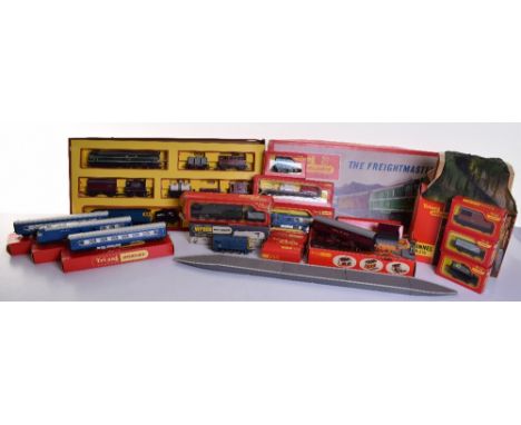 HO/OO gauge Tri-and Hornby train set, locomotives, rolling stock and accessories, including RS.51 The Freightmaster set with 
