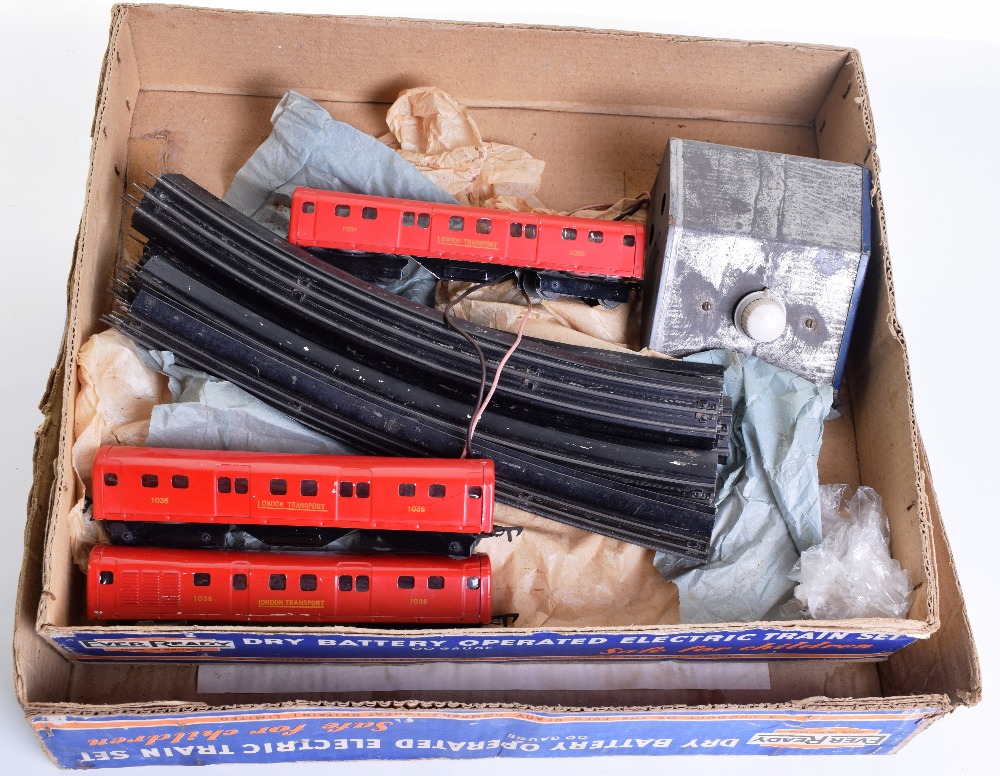 Ever Ready Electric Underground Train set, 00 gauge boxed set with three tinplate coaches, one wi Ever Ready Electric Underground Train set, 00 gauge boxed set with three tinplate coaches, one wi