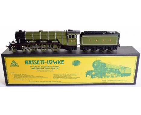 Bassett-Lowke BL99040 0 gauge A1 Pacific 4-6-2 LNER Flying Fox locomotive and tender, engine No.4475 finished in apple green 