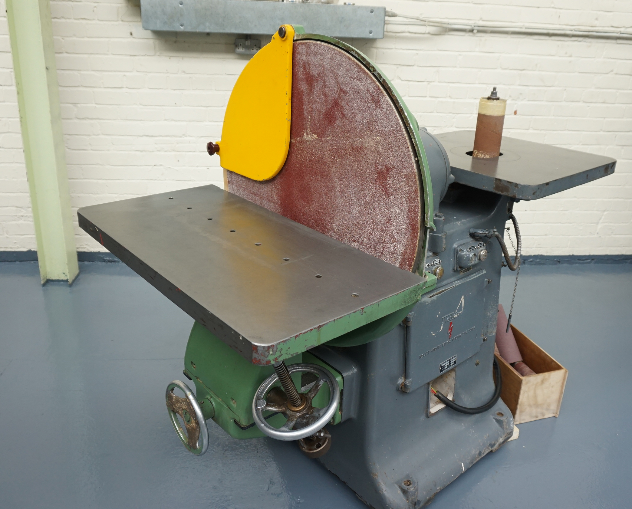 A Wadkin Type JTA 919 Disc and Bobbin Sander No.64111, Disc Diameter
