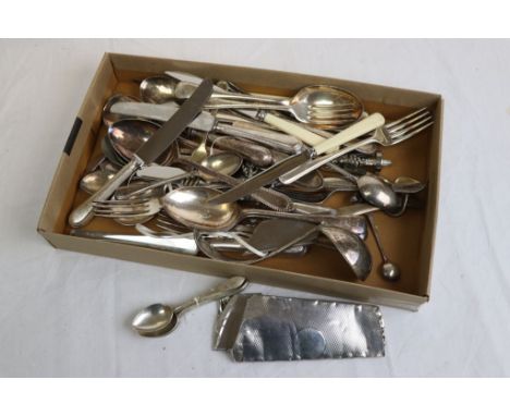 Various EPNS flatware to include bead pattern knives, forks, teaspoons, a ladle,cheese knife salt spoon etc 