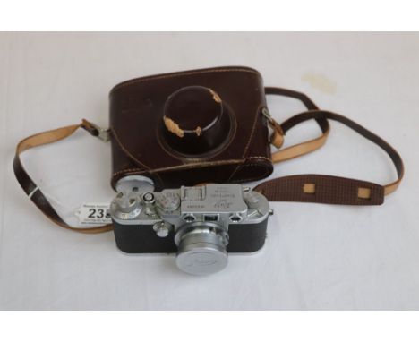 Leica D.R.P. Ernst Leitz Wetzlar camera. no. 532068 f=5cm 1:3.5 in original leather case with Wallace Heaton Ltd London retai
