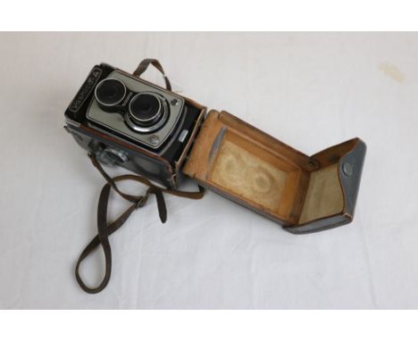 Yashica-A two lens camera numbered 640029, copal shutter, f = 80mm 1:3.5, with original leather case 
