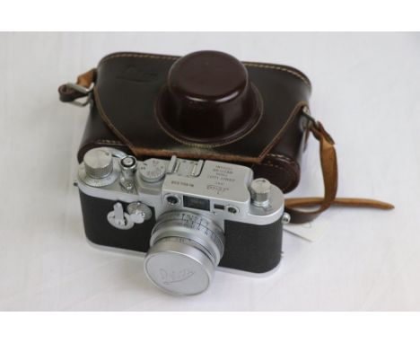 Leica DBP Ernst Leitz GMBH Wetzlar camera with Summaron f = 3.5cm 1:3.5 lens Nr 1555946, cased