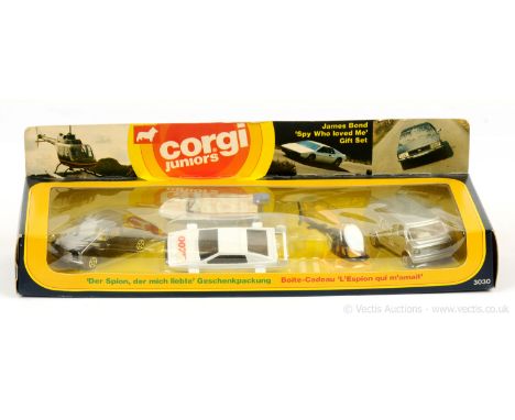 Corgi Juniors 3030 "James Bond " - Gift Set taken from the film "The Spy Who Loved Me" to include; Lotus Esprit (Underwater v