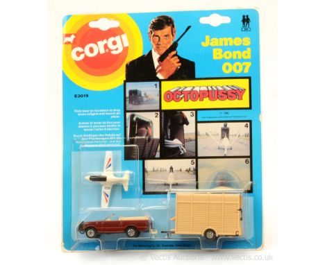 Corgi Juniors E3019 "James Bond" Gift Set taken from the film "Octopussy" containing Range Rover - maroon, beige; beige trail