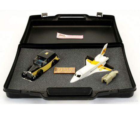 Corgi - "James Bond" - "Collectables Magazine" 2-piece issue set comprising of "Goldfinger's" Rolls Royce - black, pale yello