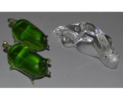 A STEUBEN GLASS RECLINING CAT, signed, 7ins, and a PAIR OF PIGS, 2.5ins (3).