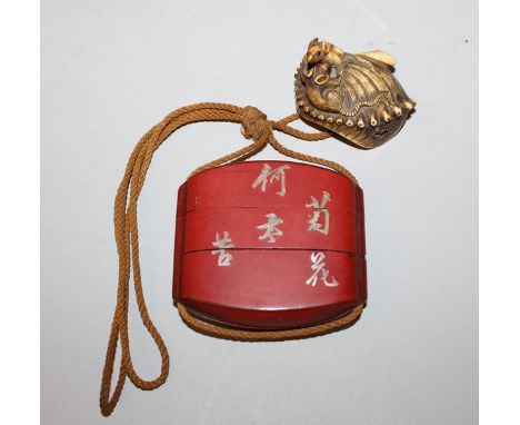 A FINE QUALITY 19TH CENTURY JAPANESE EDO/MEIJI PERIOD CARVED STAG HORN NETSUKE, unsigned, in the form of two rats on top of a