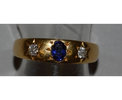 A DIAMOND AND SAPPHIRE GYPSY RING in 18ct yellow gold.