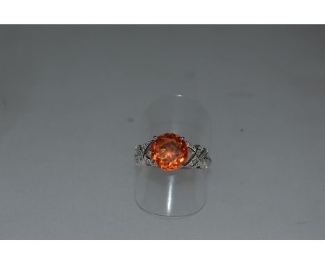 A PADPARADSCHA QUARTZ AND DIAMOND STERLING SILVER RING, 4.37CTS.