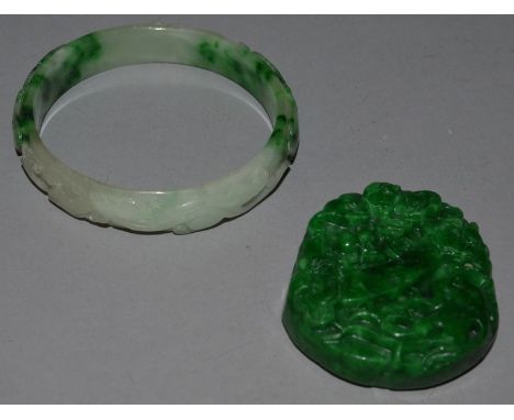 A CHINESE JADE BANGLE AND A CARVED PENDANT.