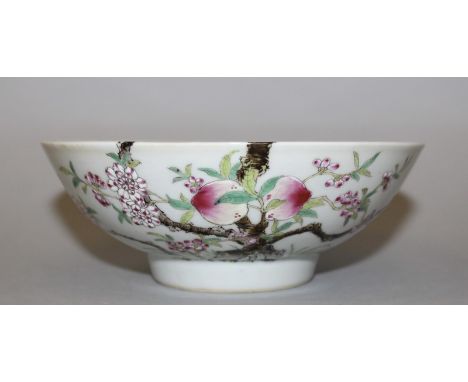 A GOOD QUALITY CHINESE FAMILLE PORCELAIN PEACH BOWL, the interior decorated with bats above branches of peach extending over 