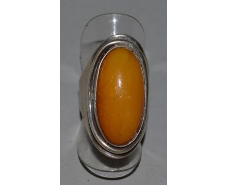 A SILVER AND AMBER RING.