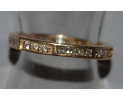 AN 18CT GOLD AND DIAMOND ETERNITY RING.