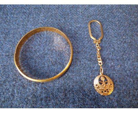 Yellow coloured metal bangle, yellow colour metal key ring 26g ( now tested and are gold)