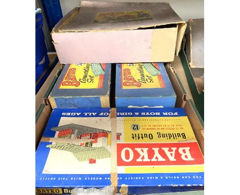 A selection of vintage boxed Bayko and accessories, including a set of No. 4, two sets of No. 2, a set of No. 12 and smaller 