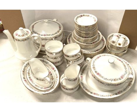 22PC RED KITCHENWARE - Earl's Auction Company