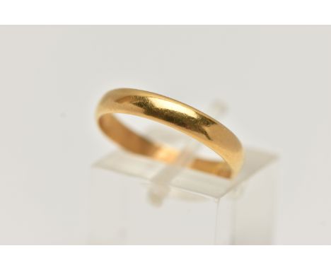 A POLISHED 22CT GOLD BAND RING, approximate band width 3.3mm, hallmarked 22ct London, ring size O 1/2, approximate gross weig