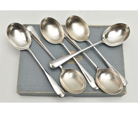A SET OF SIX EDWARDIAN SILVER RATTAIL PATTERN SOUP SPOONS, engraved with initial 'E' to back of handle, makers Joseph Rodgers