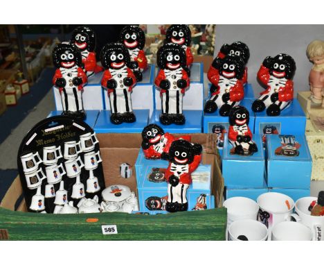 A LARGE COLLECTION OF BOXED NOVELTY MONEY BOXES, MUGS AND FIGURINES, to include twelve boxed money boxes with stoppers, nine 