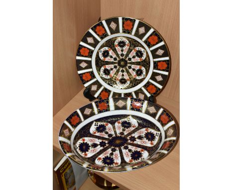 TWO PIECES OF ROYAL CROWN DERBY IMARI 1128 PATTERN, comprising an oval serving bowl width 26cm x 20cm x height 5cm, together 