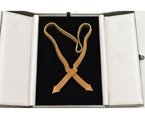 AN 18CT GOLD ARTICULATED NECKLACE, flat woven articulated cross over necklace, fitted with an integrated box clasp, hallmarke