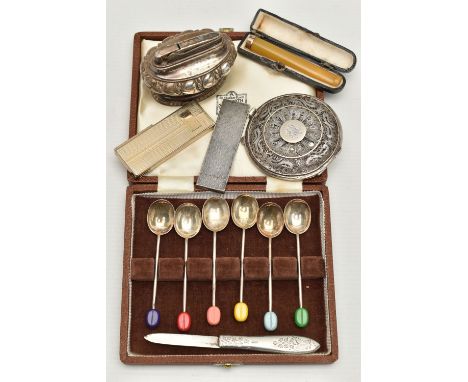 A SELECTION OF ITEMS, to include a cased yellow Bakelite cheroot fitted with a yellow metal collar stamped 18 GP, a silver fr