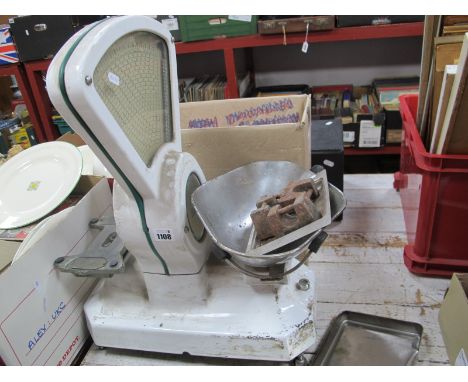 Avery White Enamel Shop Scales.