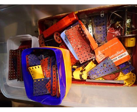 Quantity of mixed vintage Meccano. Not available for in-house P&amp;P 