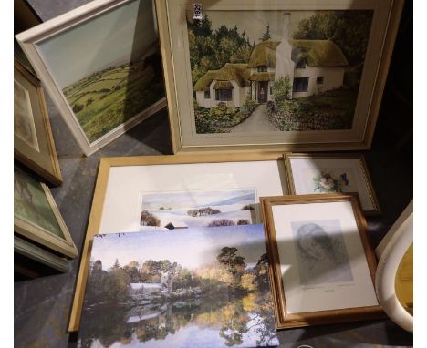 Quantity of mixed pictures and prints. Not available for in-house P&amp;P 