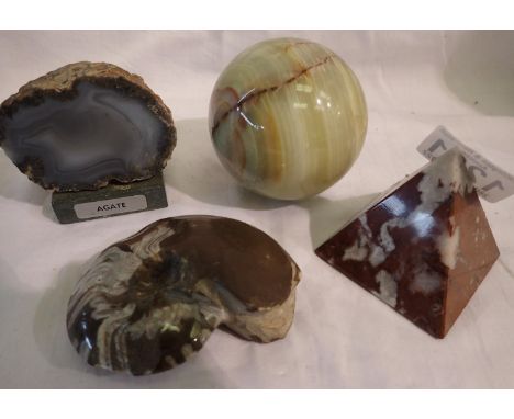 Onyx ball, ammonite, agate and a further item. P&amp;P Group 1 (£14+VAT for the first lot and £1+VAT for subsequent lots) 