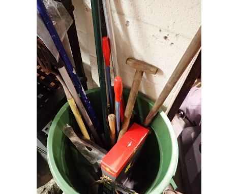 Dust bin of mixed gardening tools, (bin not included). Not available for in-house P&amp;P 